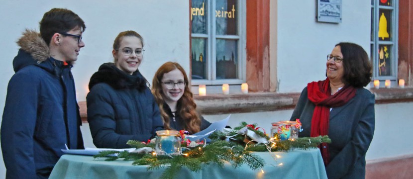 2018 Lebender Adventskalender 281 12.24 Freunde der Hans-Memling-Schule zugeschnitten